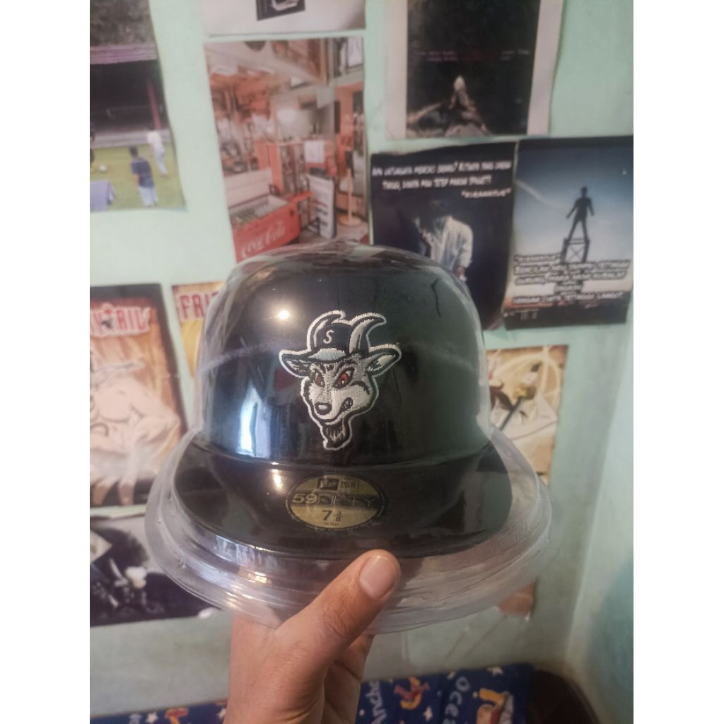 Topi Fiited New Era x Supreme