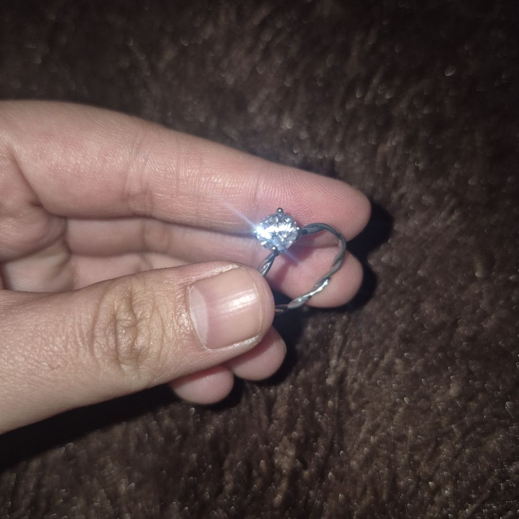 Cincin berlian perhiasan cewek beli di KKV
