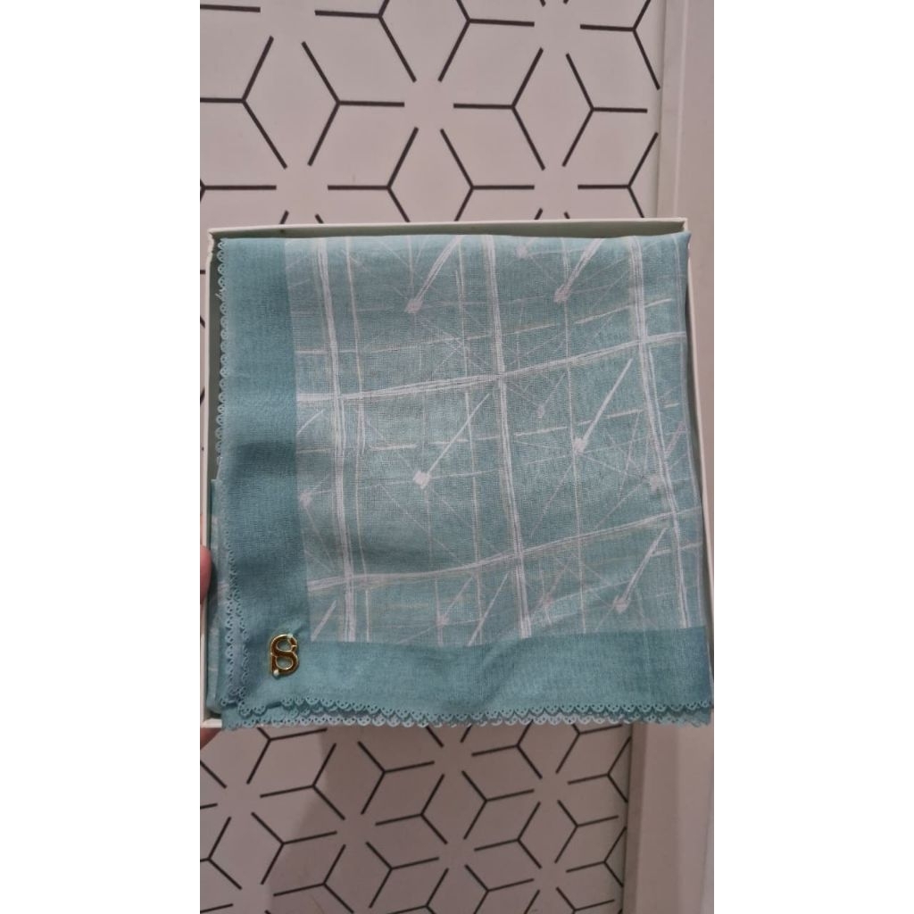 Buttonscarves Hijab Louvre