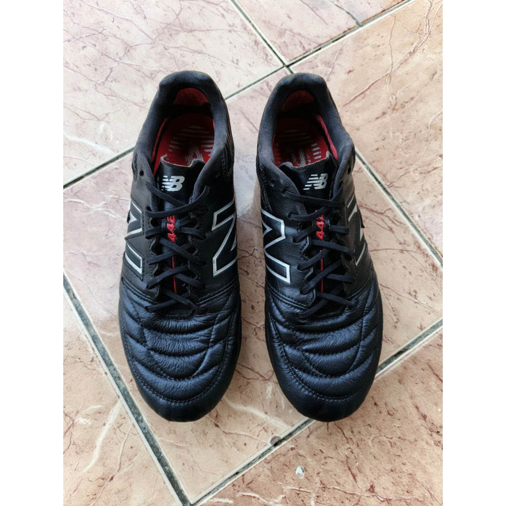 Sepatu Bola New Balance 442 V2 Pro