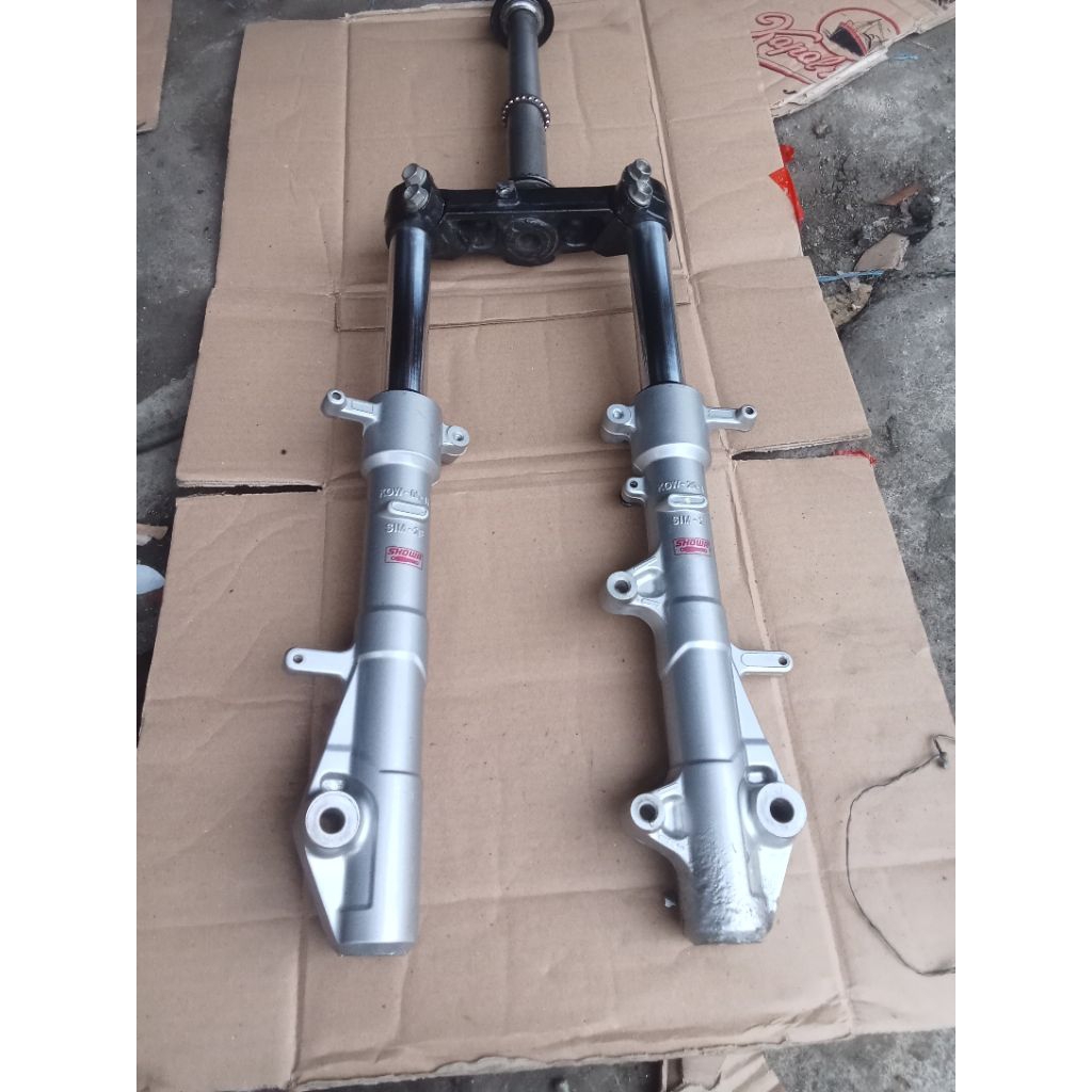 SHOCK DEPAN+1SET SEGITIGA MOTOR HONDA ADV 160/PCX 160/ORIGINAL COPOTAN SECOND