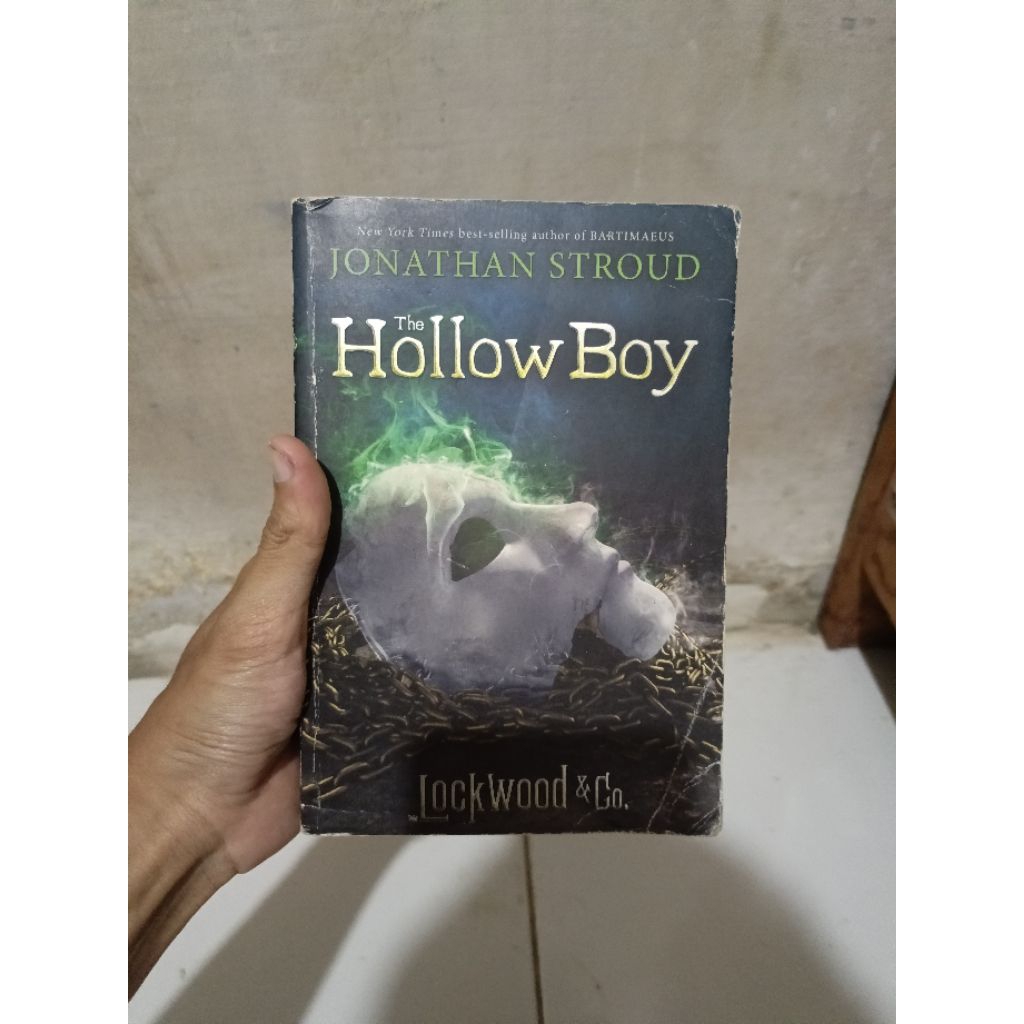 Hollow Boy karya Jonathan Stroud Preloved