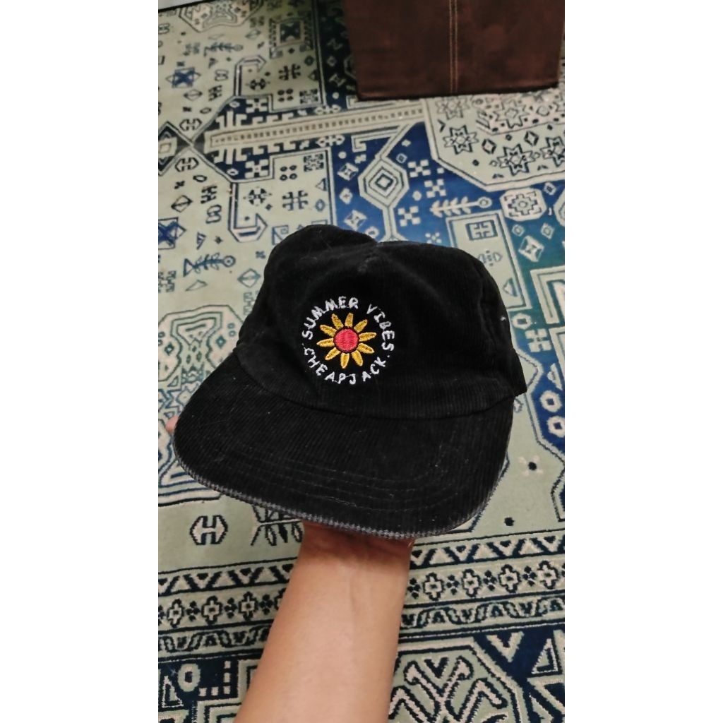 Topi Corduroy Hitam