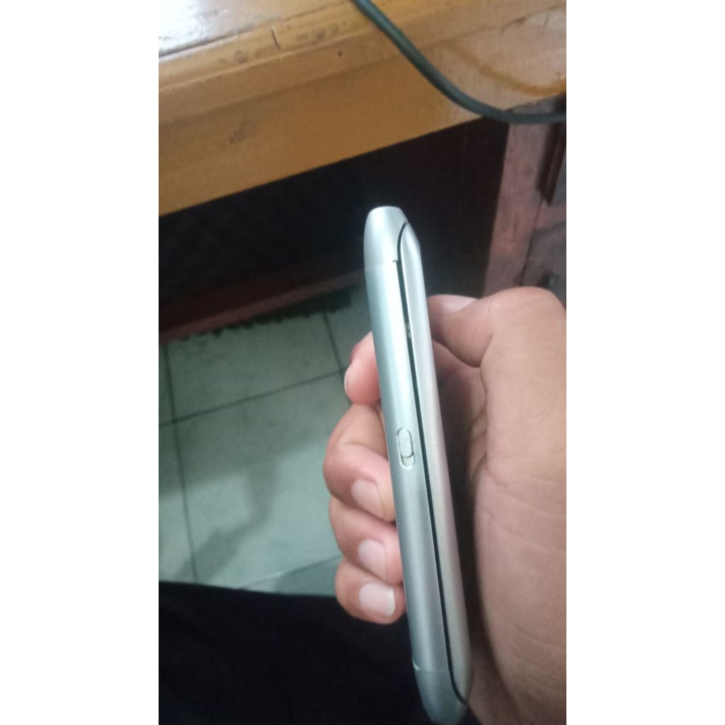 nokia E7 bahan