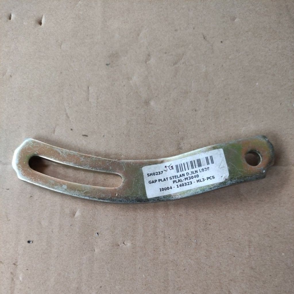 Plat stelan dinamo ampere/alternator mitsubishi L300 diesel
