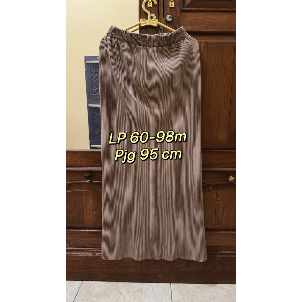 Rok panjang plisket warna coksu