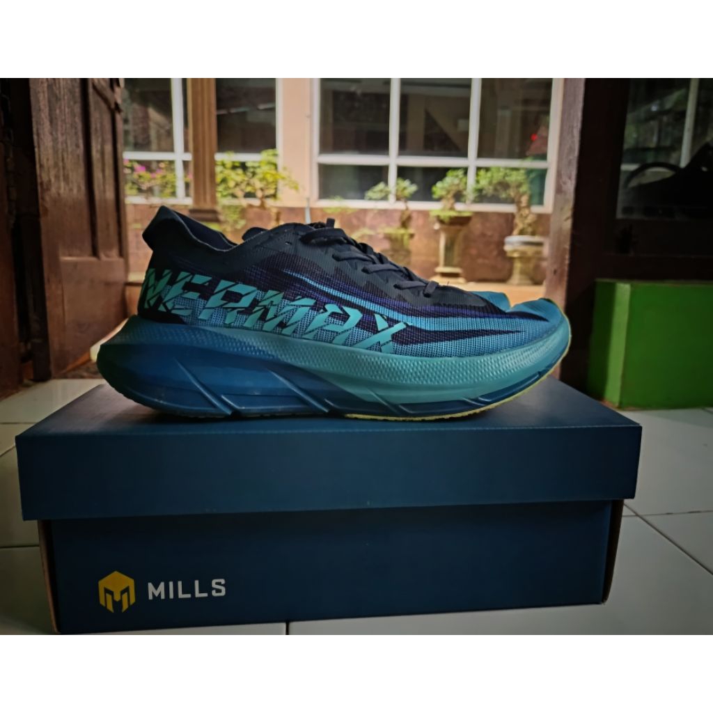 sepatu running merk mills enermax