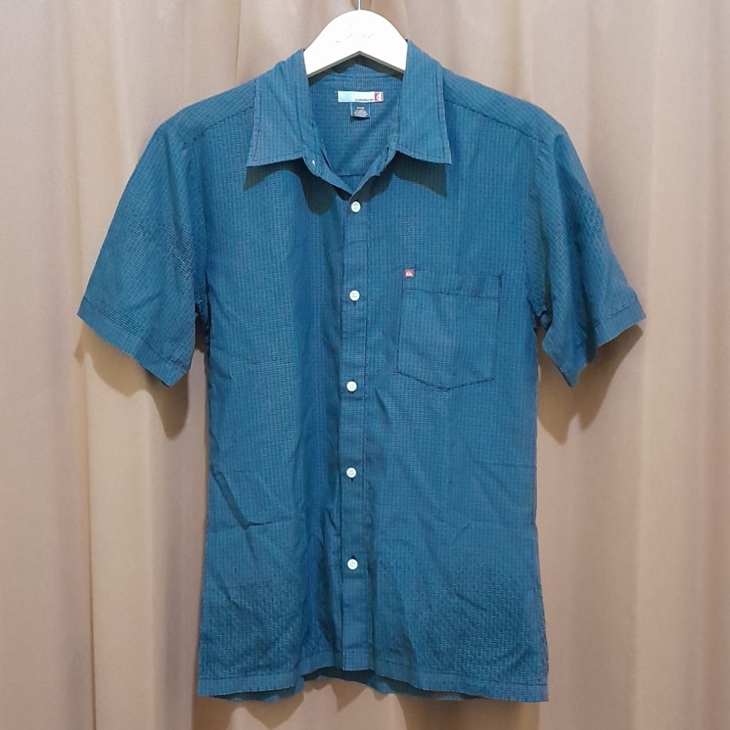 Kemeja pria kemeja lengan pendek QUIKSILVER QUIK SILVER original. Preloved bekas second masih bagus