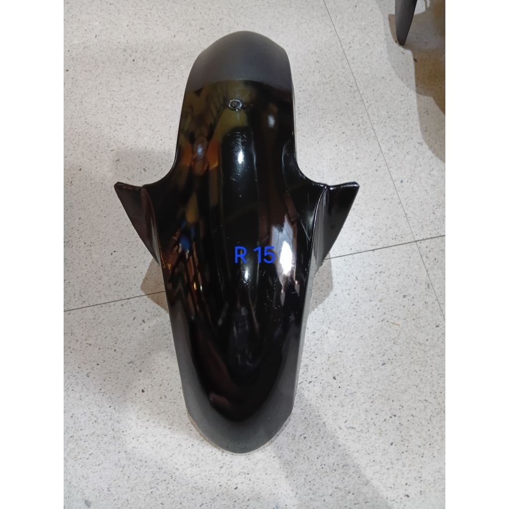 slebor depan R15 warna hitam glos
