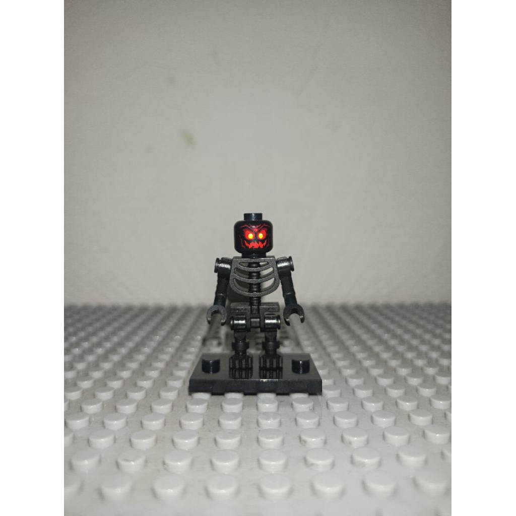 lego skeleton Fire Demon shurtur/surtur original lego marvel superhero, preloved, murah