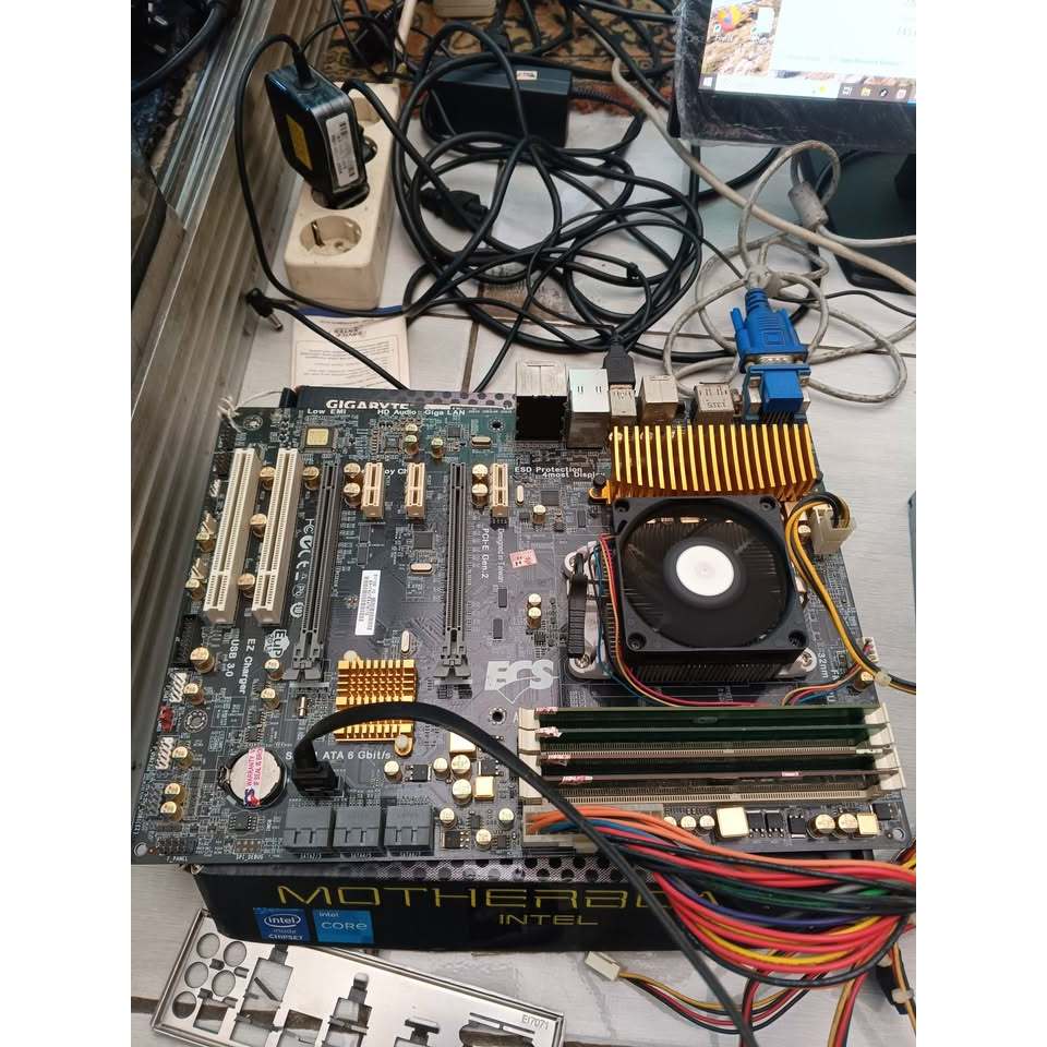 motherboard ECS dan ram 8gb 2x4 prosesor AMD A6 6400K APU