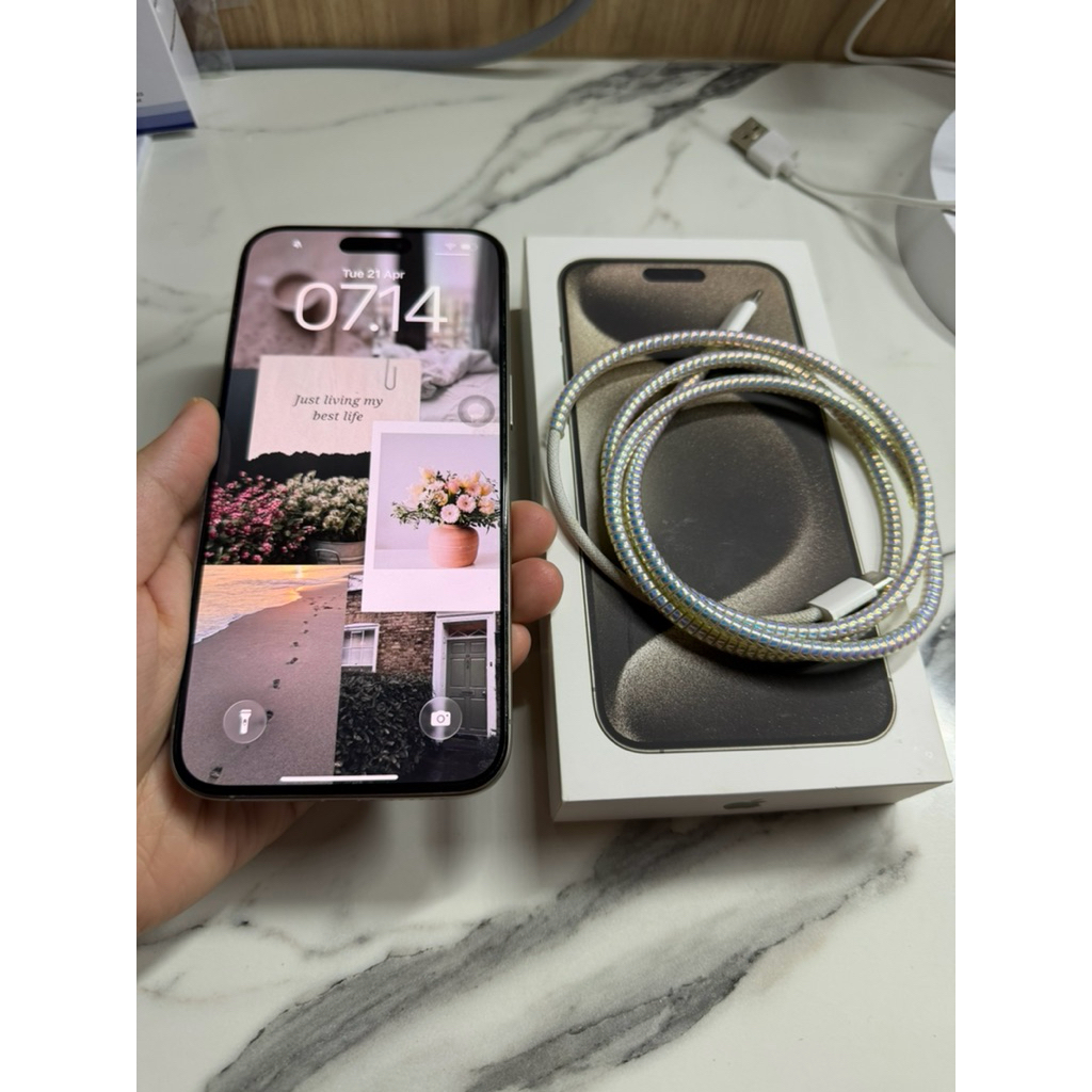 iphone 15 pro max 256gb titanium IBOX seperti baru