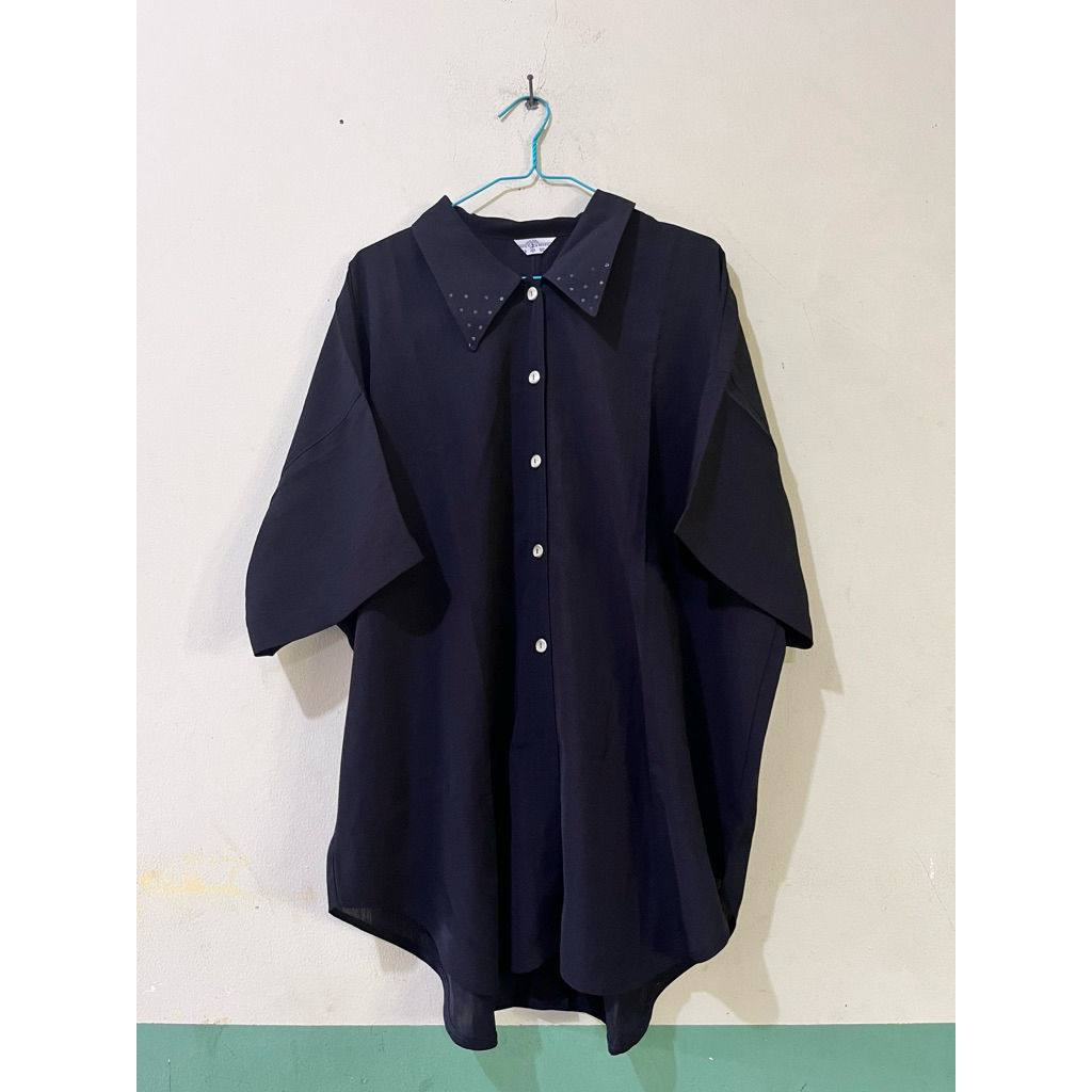 PRELOVED KEMEJA HITAM