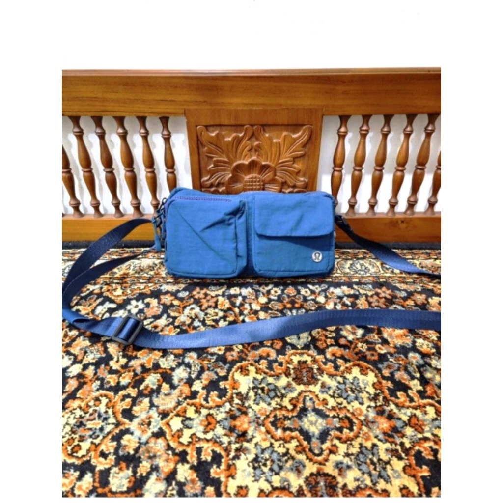 Tas Sling bag lululemon biru