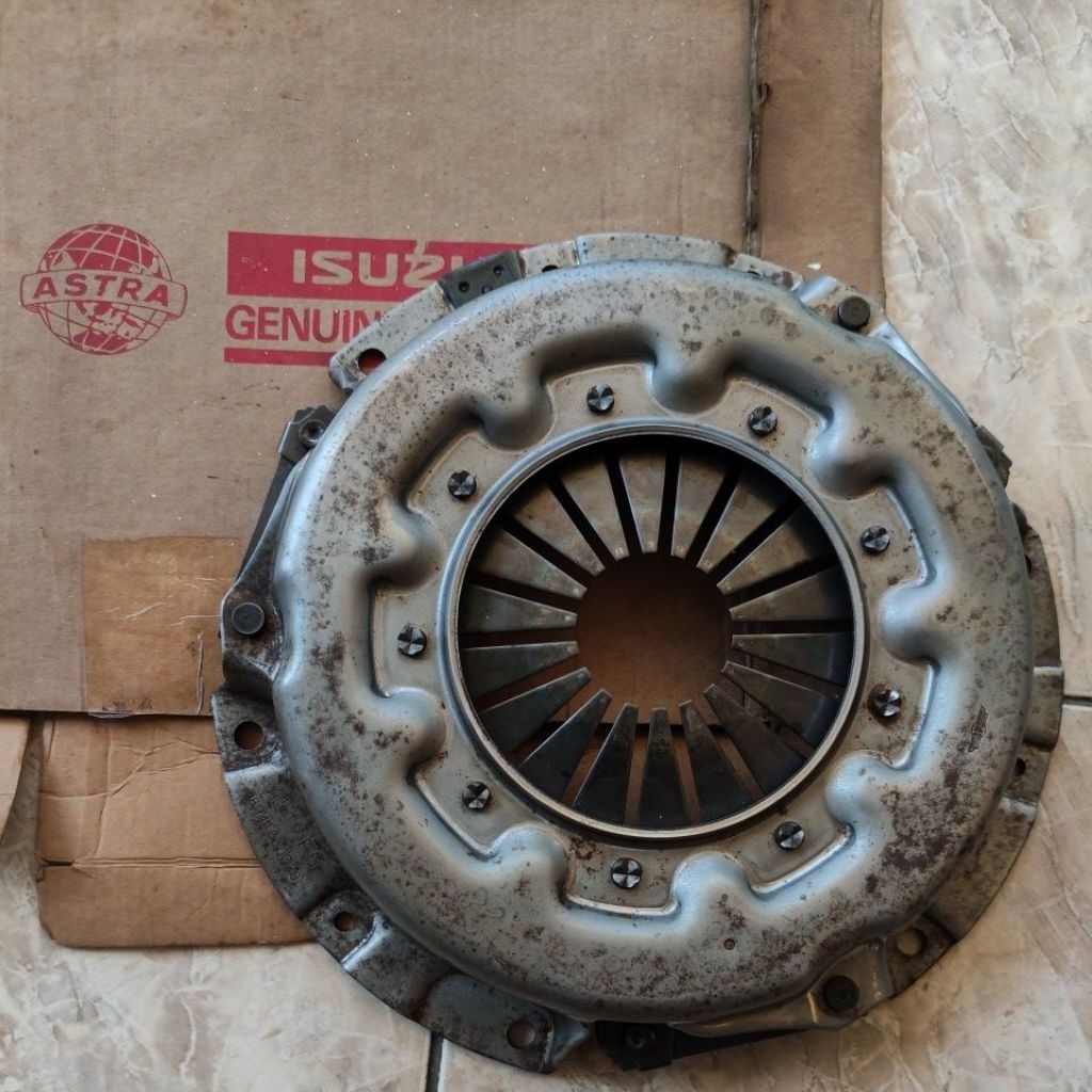 dekrup matahari/clutch cover isuzu panther 2,3 original