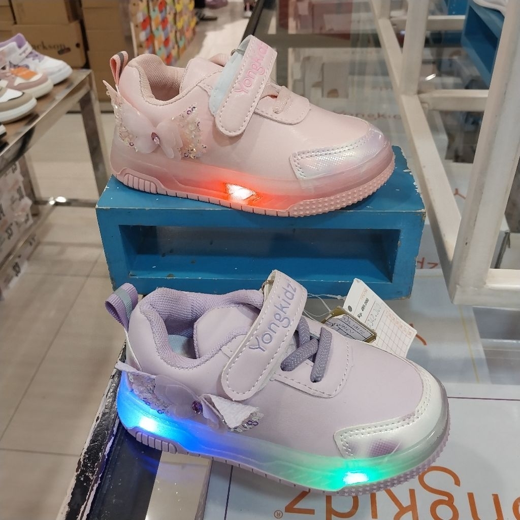 YONGKIDZ‼️sepatu anak cewek sneakers LED/Lampu ori 26-30