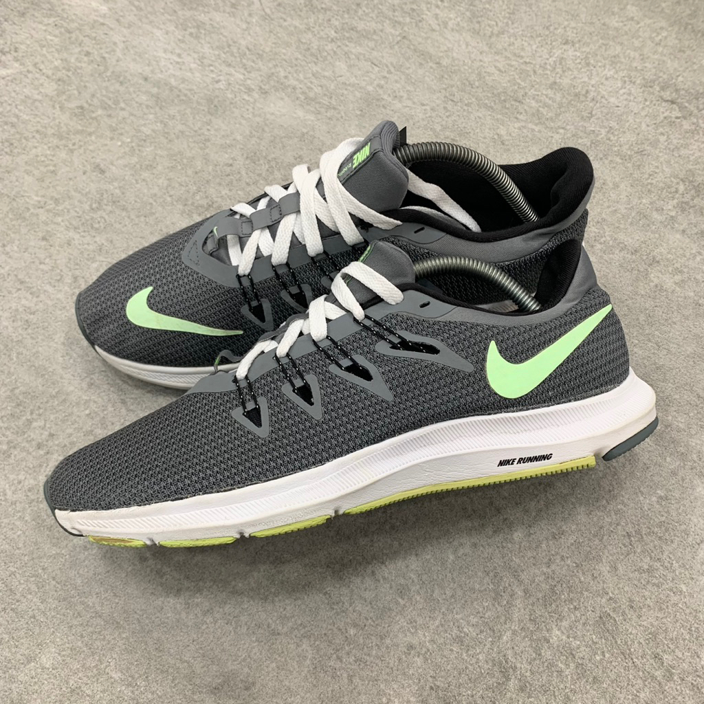 Nike Quest 4 Black Bolt