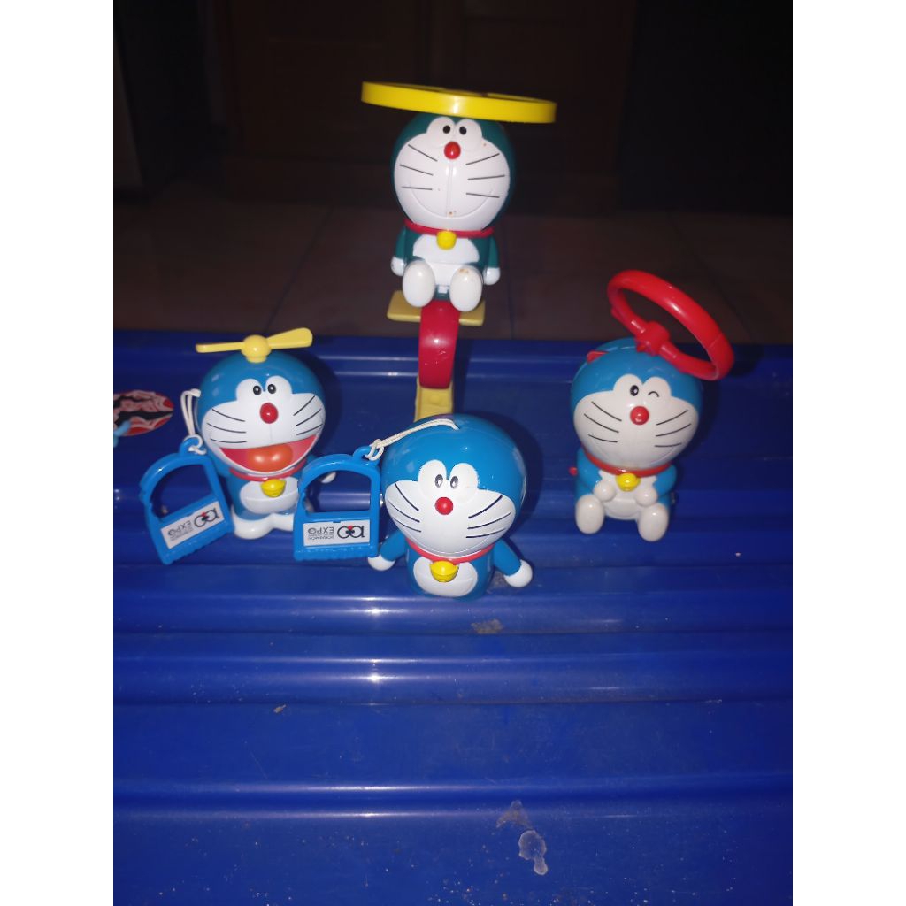 Mainan mcd Doraemon