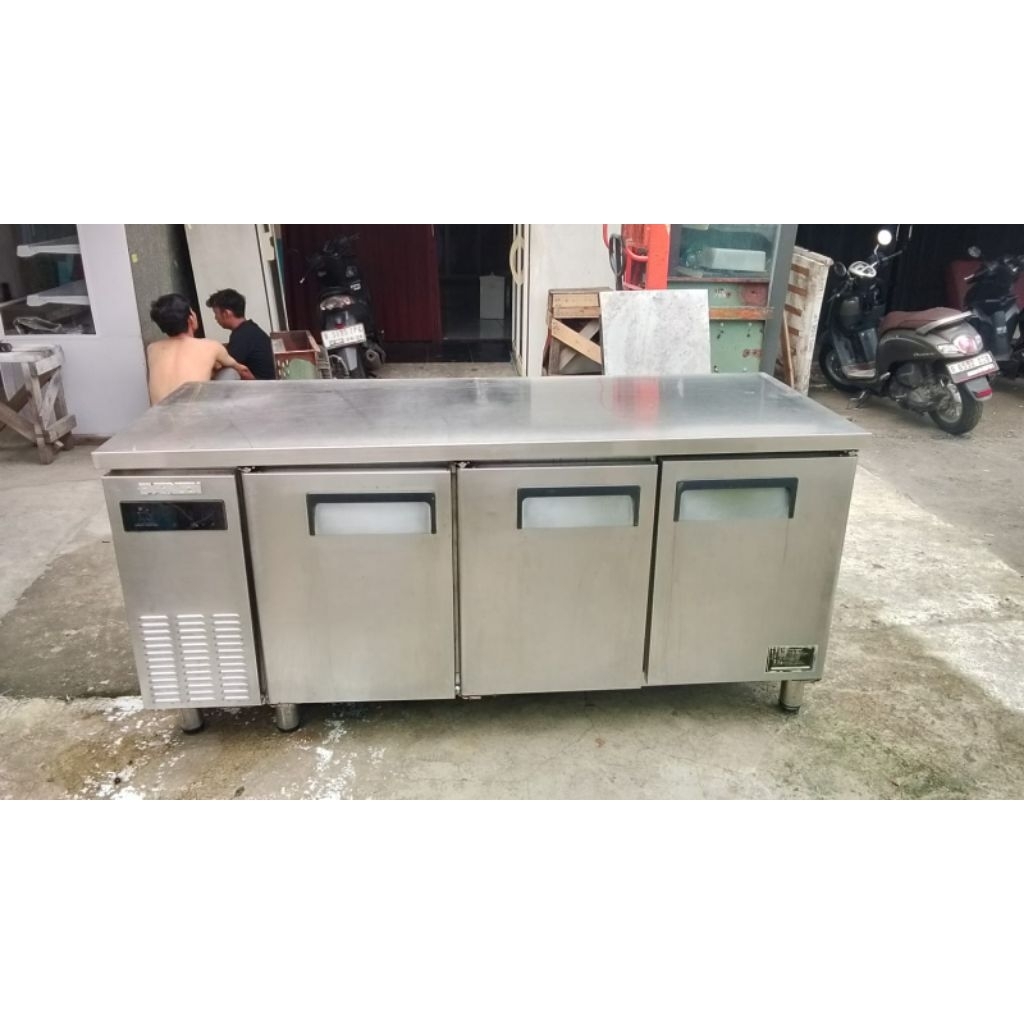 Undercounter Chiller bekas 3 Pintu
