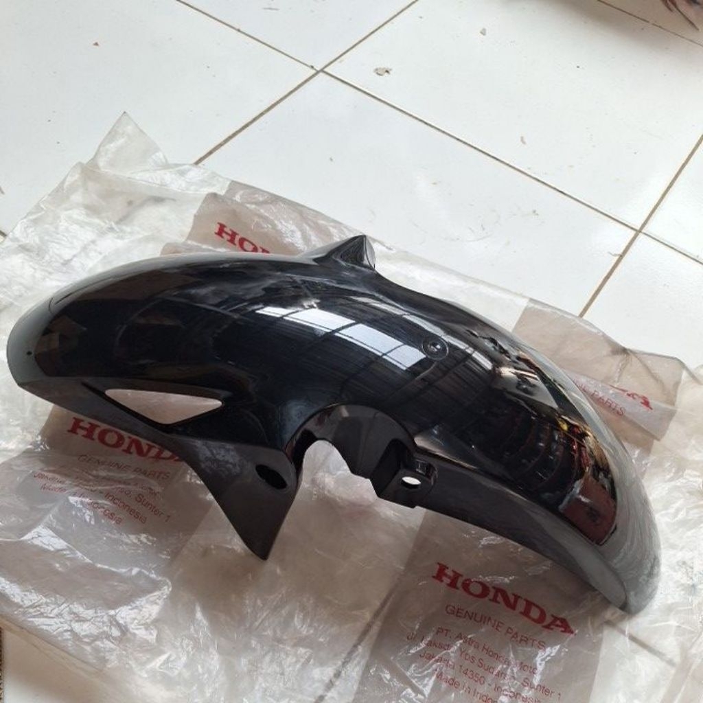 spakbor slebor depan front fender cb150r cb 150 r 2013 2014 hitam original