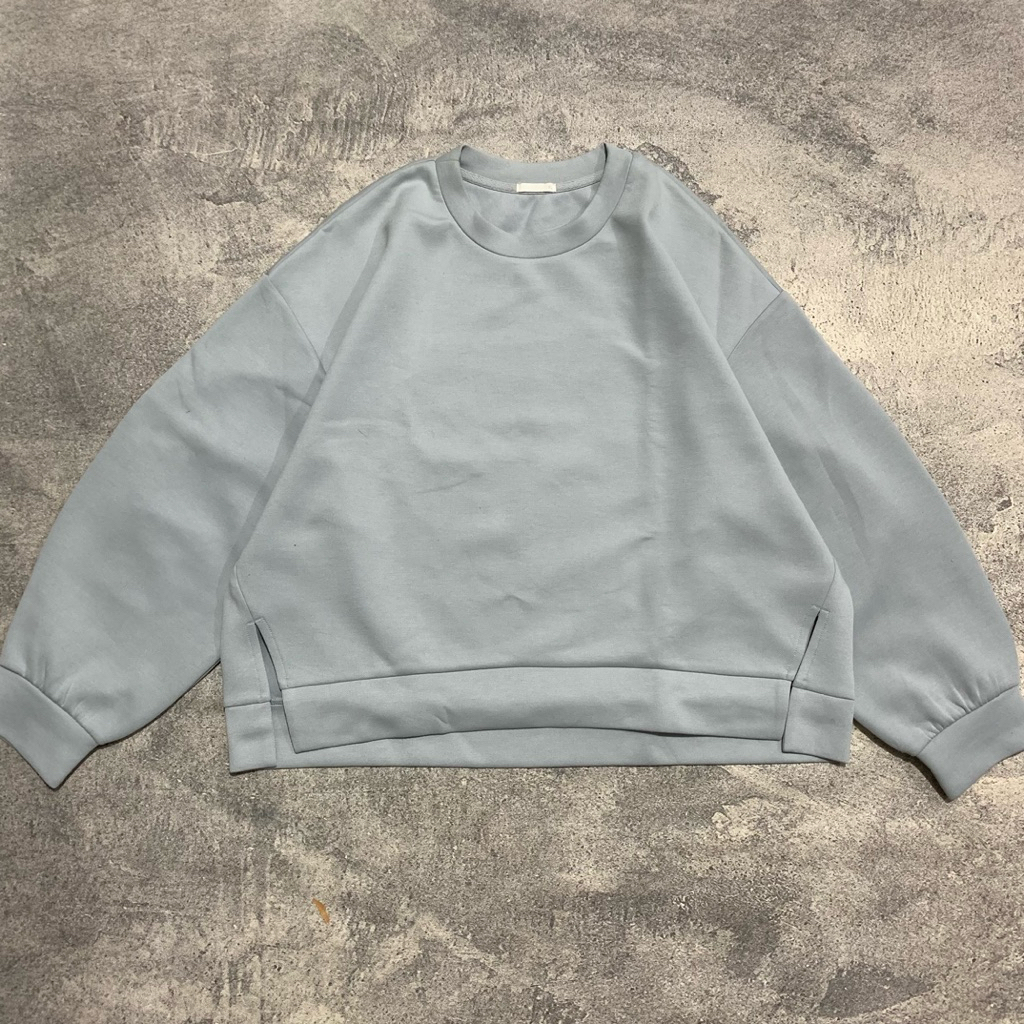 GU Oversize Crewneck
