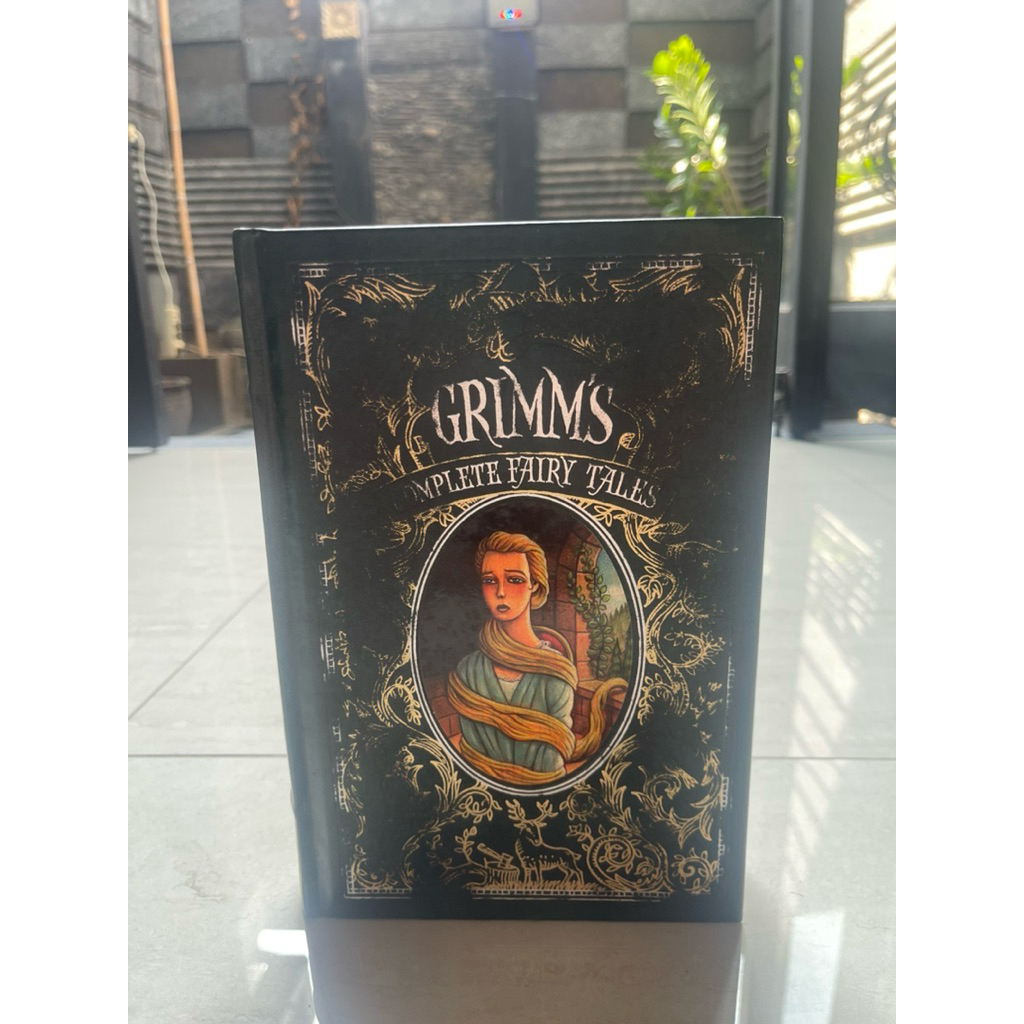Grimms Complete Fairytale Hardcover (Preloved)