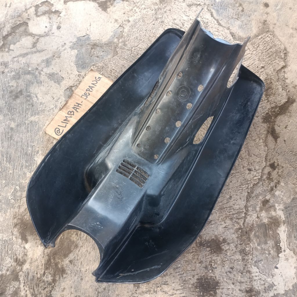 Sayap legshild tengah tebeng Honda astrea prima black edition hitam GN5 original second copotan unit