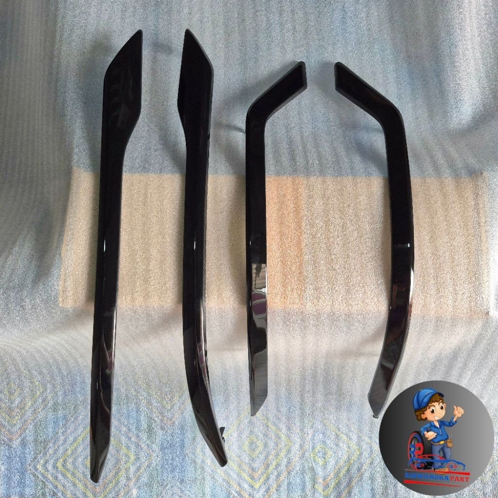 List Lis Bodykit Depan Belakang INNOVA REBORN VENTURER FACELIFT Hitam gloss Original  ( Set 4 )
