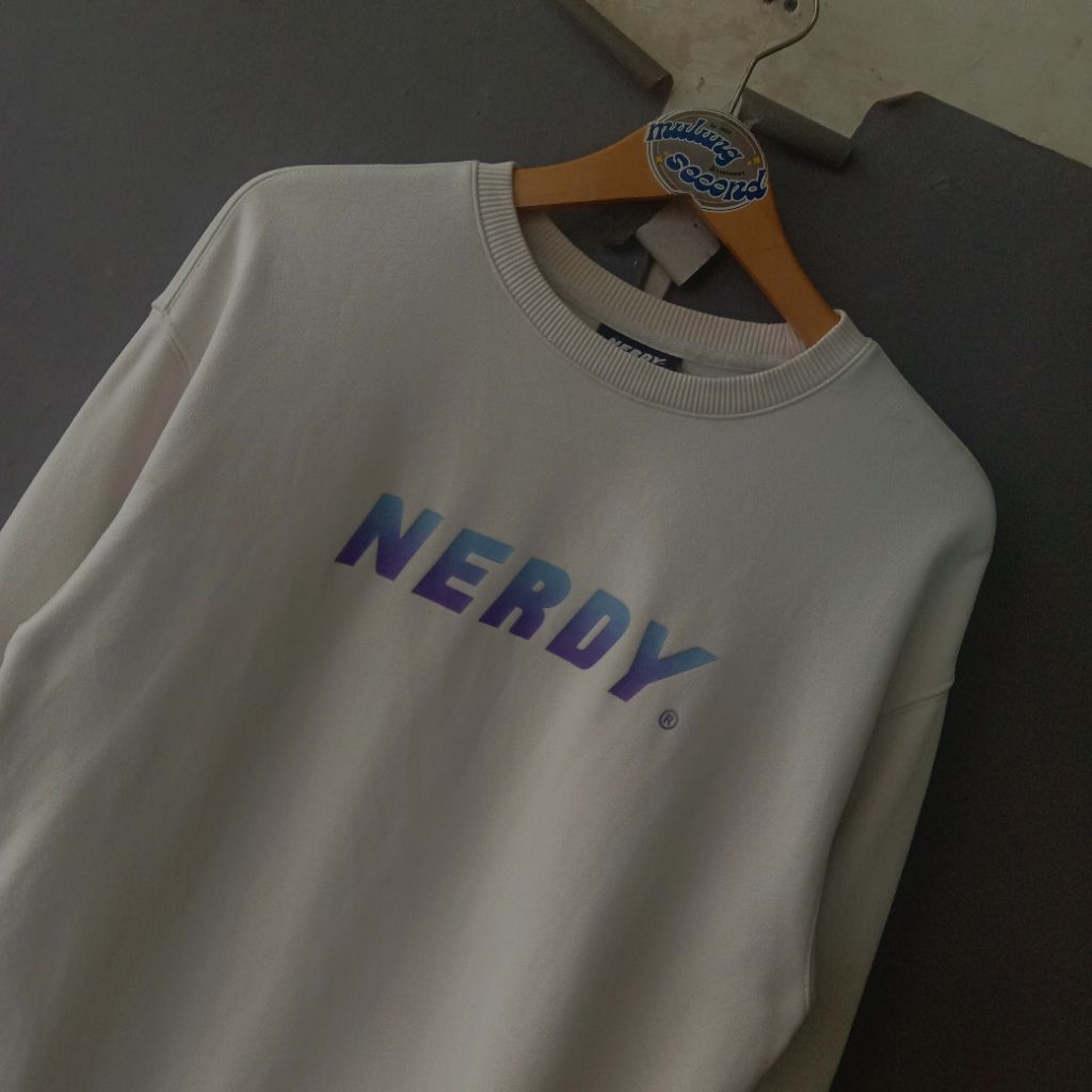 CREWNECK SWEATER NERDY CREAM LOGO UNISEX DEWASA SECOND ORIGINAL