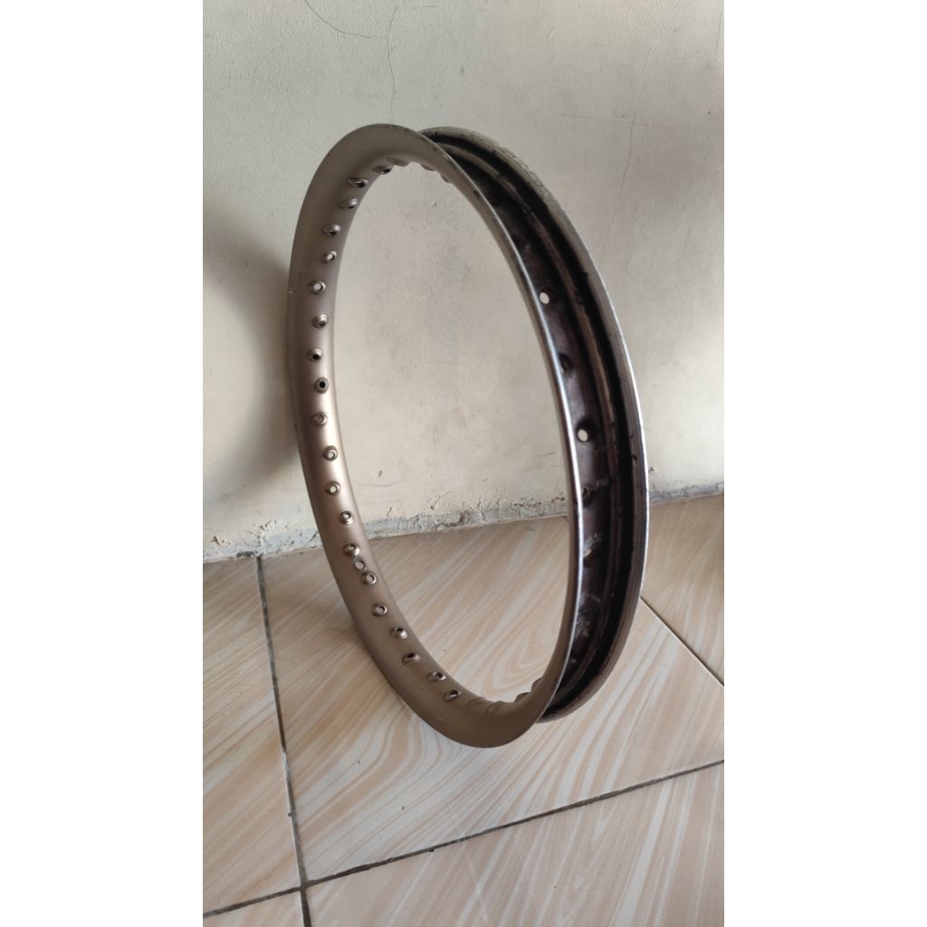VELG COMET STENGAH LINGKARAN RING 17