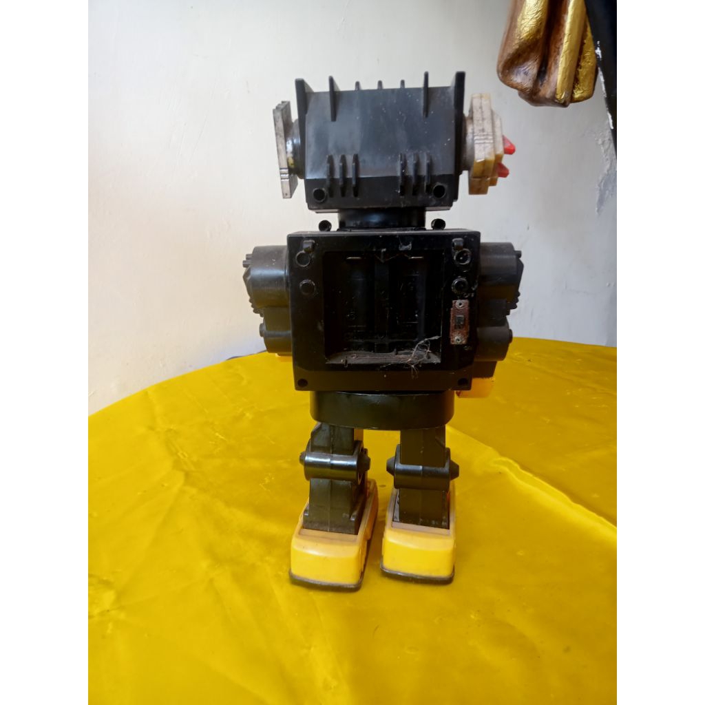robot mainan jadul