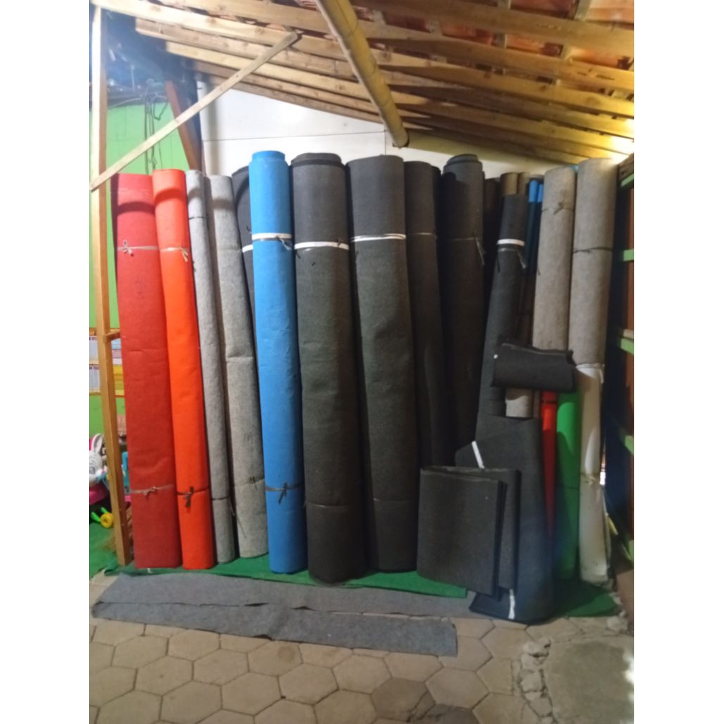 karpet BLUDRU polos bekas pameran harga perpanjang 0,5m x 2m Rp 18000