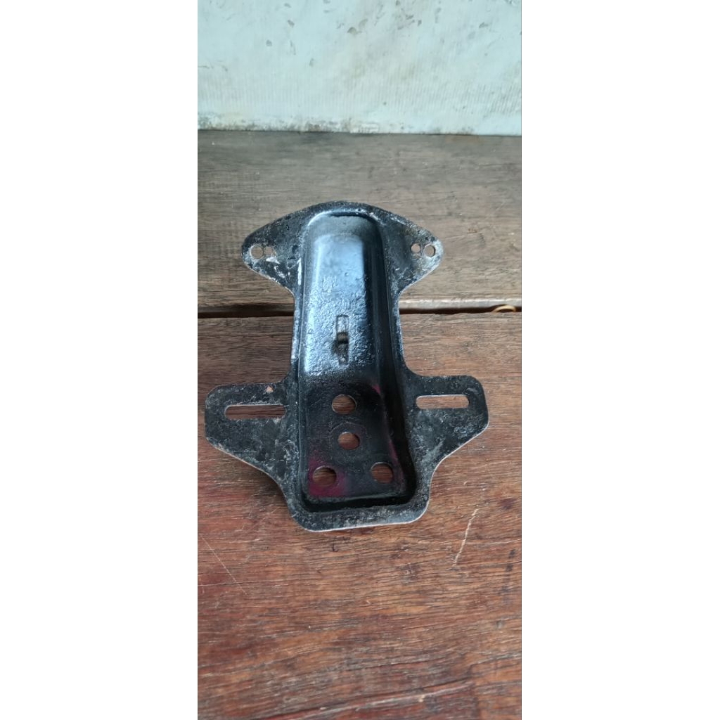 breket dudukan lampu belakang honda cb 100 original bekas copotan