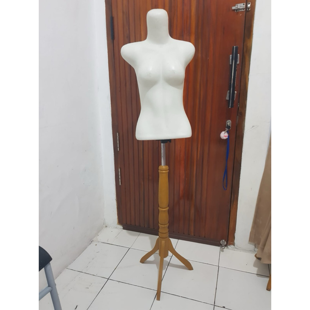 patung manekin baju second