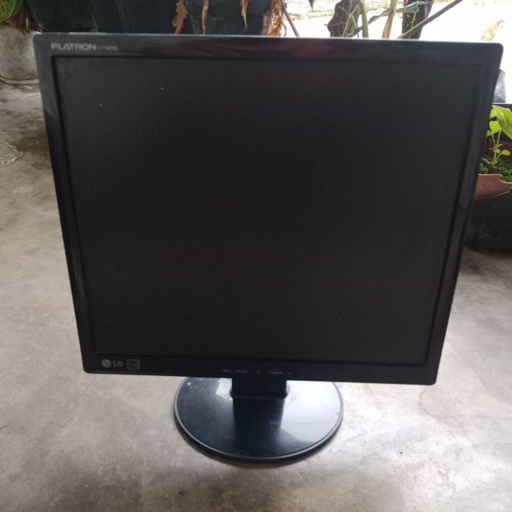 Monitor Komputer Lg Flatron Minus Polaris 17 inch Flatron L1742SE dan 16 Inch Flatron W1642S dan Sam