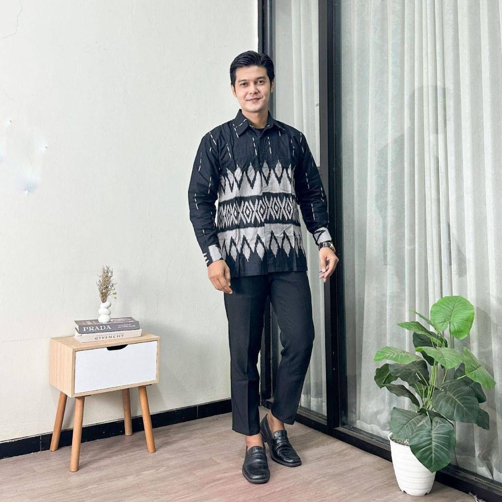 Kemeja Pria Lengan Panjang Motif Etnik Elegan Formal Casual