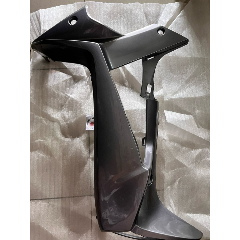 COVER SAYAP KANAN SUPRA X 125 BATMAN FI SILVER TUA VIOLET ORI AHM 64400-KVL-N00VSM ex display lost p