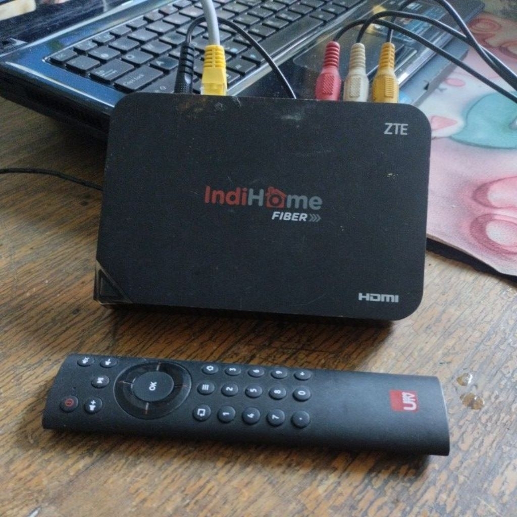 2GB RAM, the B700V5 is an older non-Android Bekas Indihome ZTE dekoder TV digital atau set-top box (