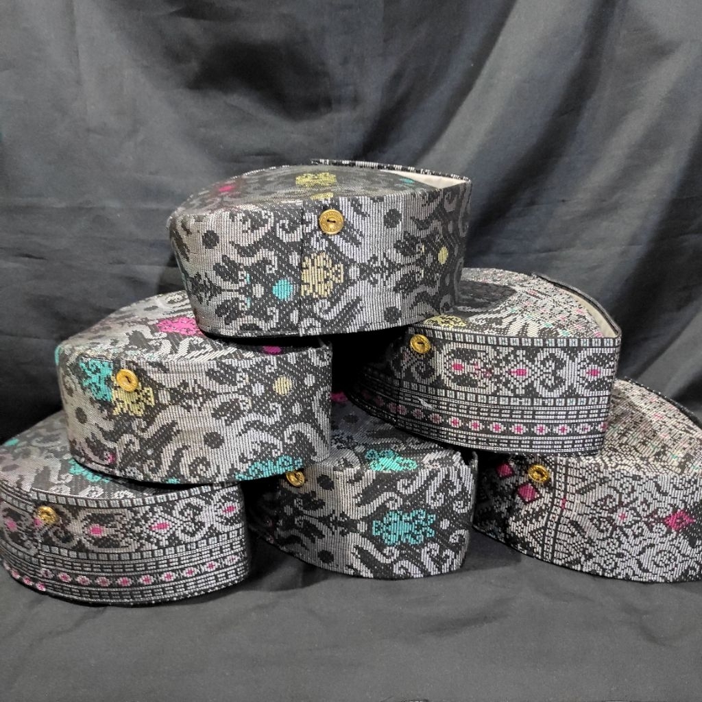 peci kopiah songket motif dayak kalimantan