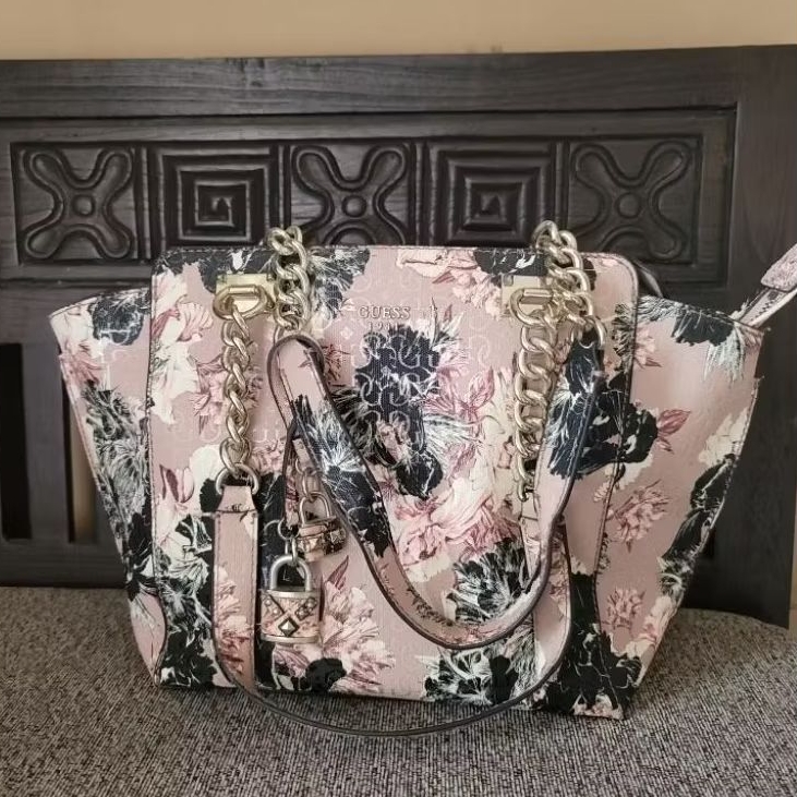 Preloved Tas Guess Halley Shoulder Bag Genuine Authentic