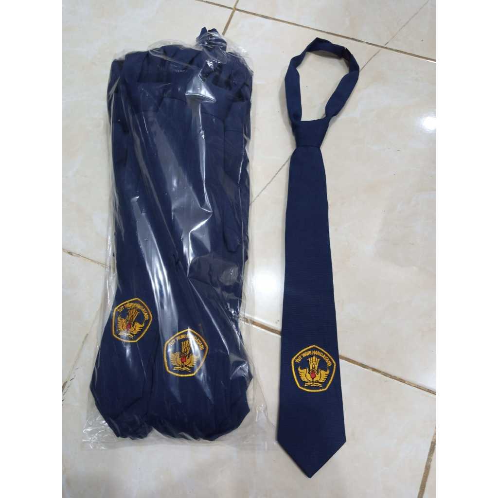 Dasi SD SMP SMA bordir bahan famatex