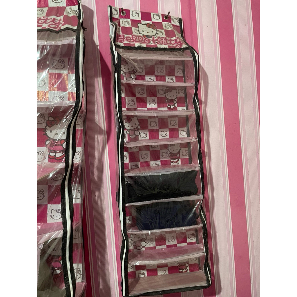rak plastik tertutup hello kitty preloved