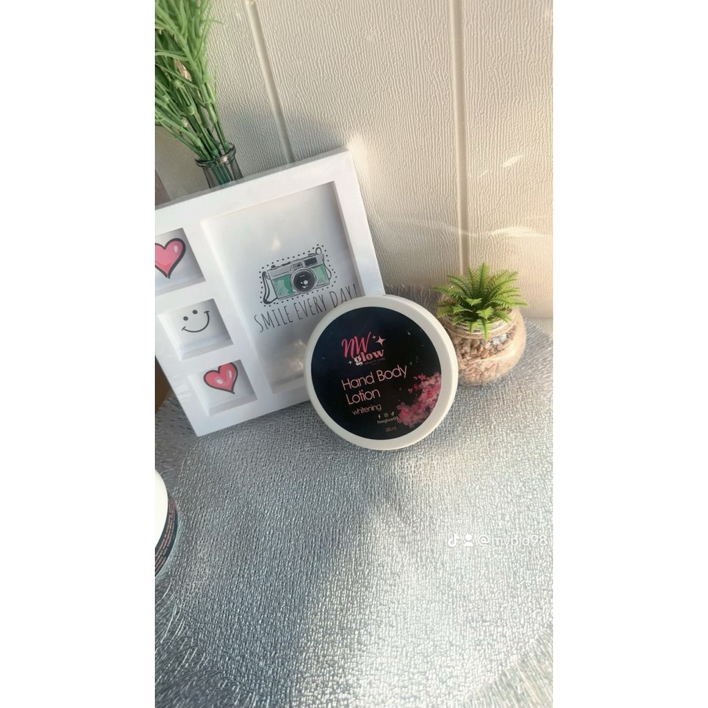 NwGlowSho beauty care racikan mampu mencerahkan,melembabkan,dan menyamarkan strechmark