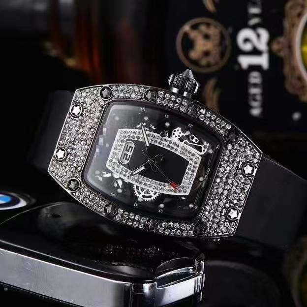 Jam tangan Watch Latest full diamond  Pria cowok Tonneau Wanita watch best-selling Wanita Korean wat