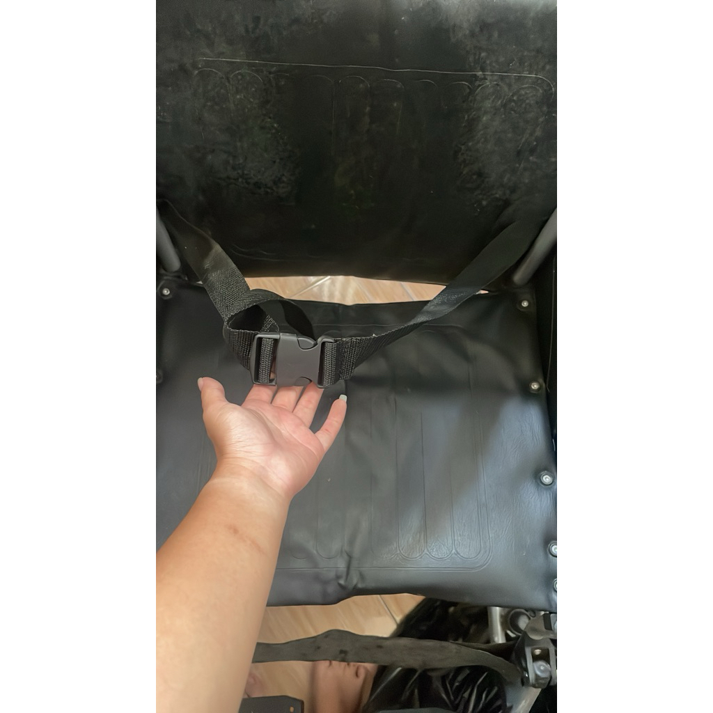 Kursi Roda Untuk Orang Tua