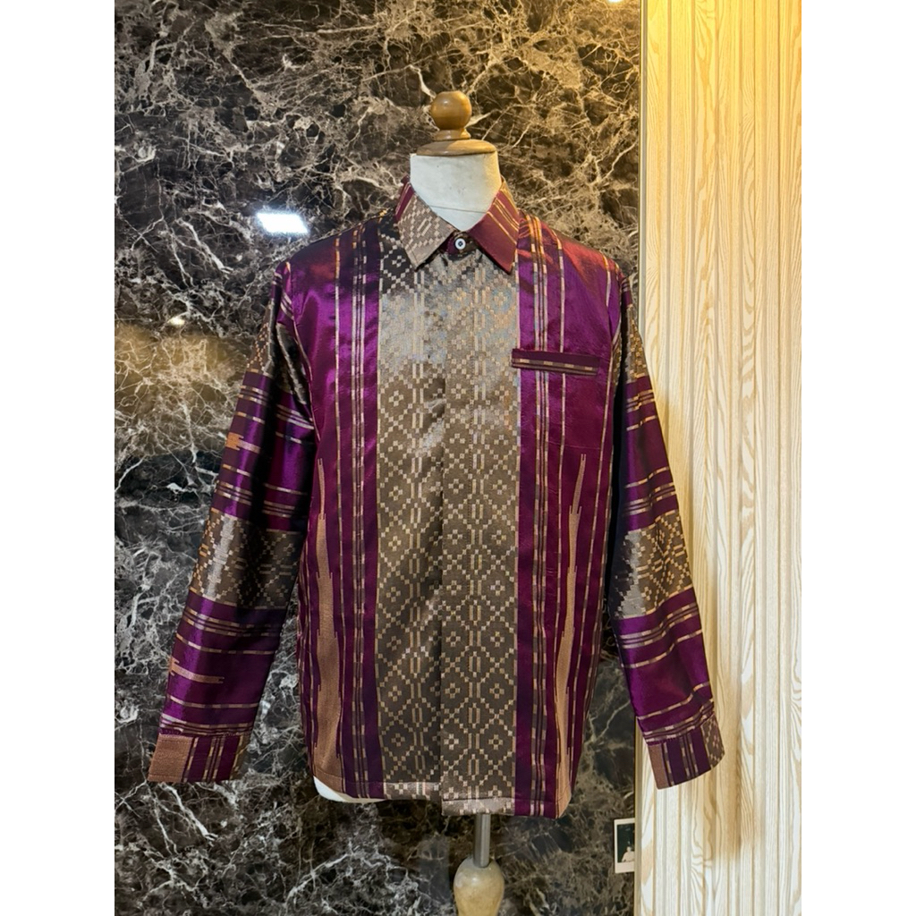 Kemeja Tenun Batik Lontara Sutra Khas “Bugis” Sengkang, Makassar