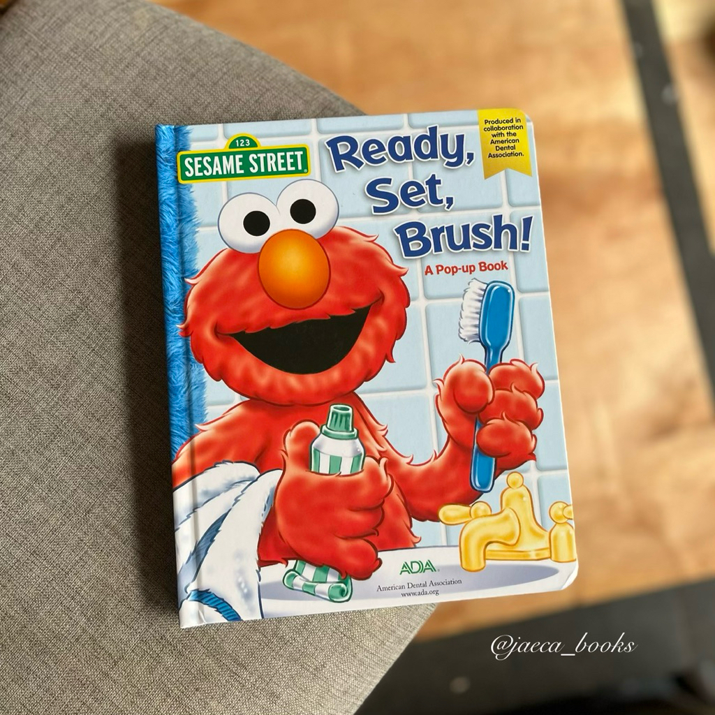 Sesame Street Ready, Set, Brush A Pop-Up Book [Hardback]