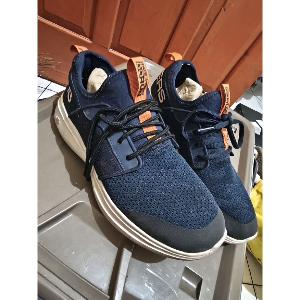sepatu skechers go run 5 fast bekas size 42