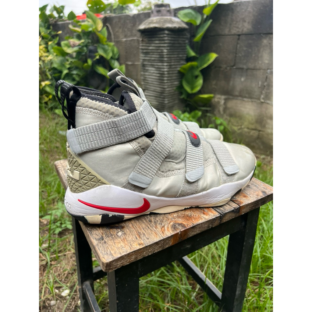 nike lebron size 44 28 cm