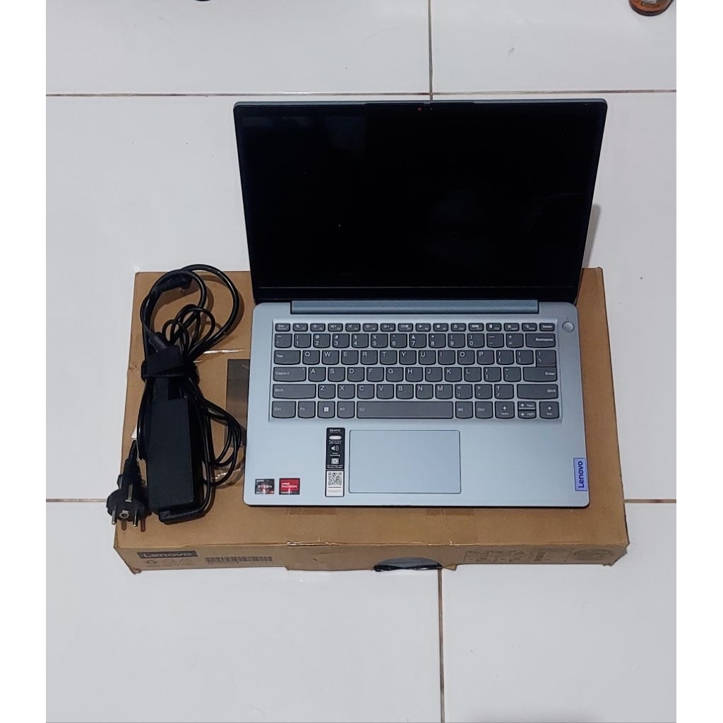Lenovo ideapad slim 3 ryzen 7 5825u 16/512